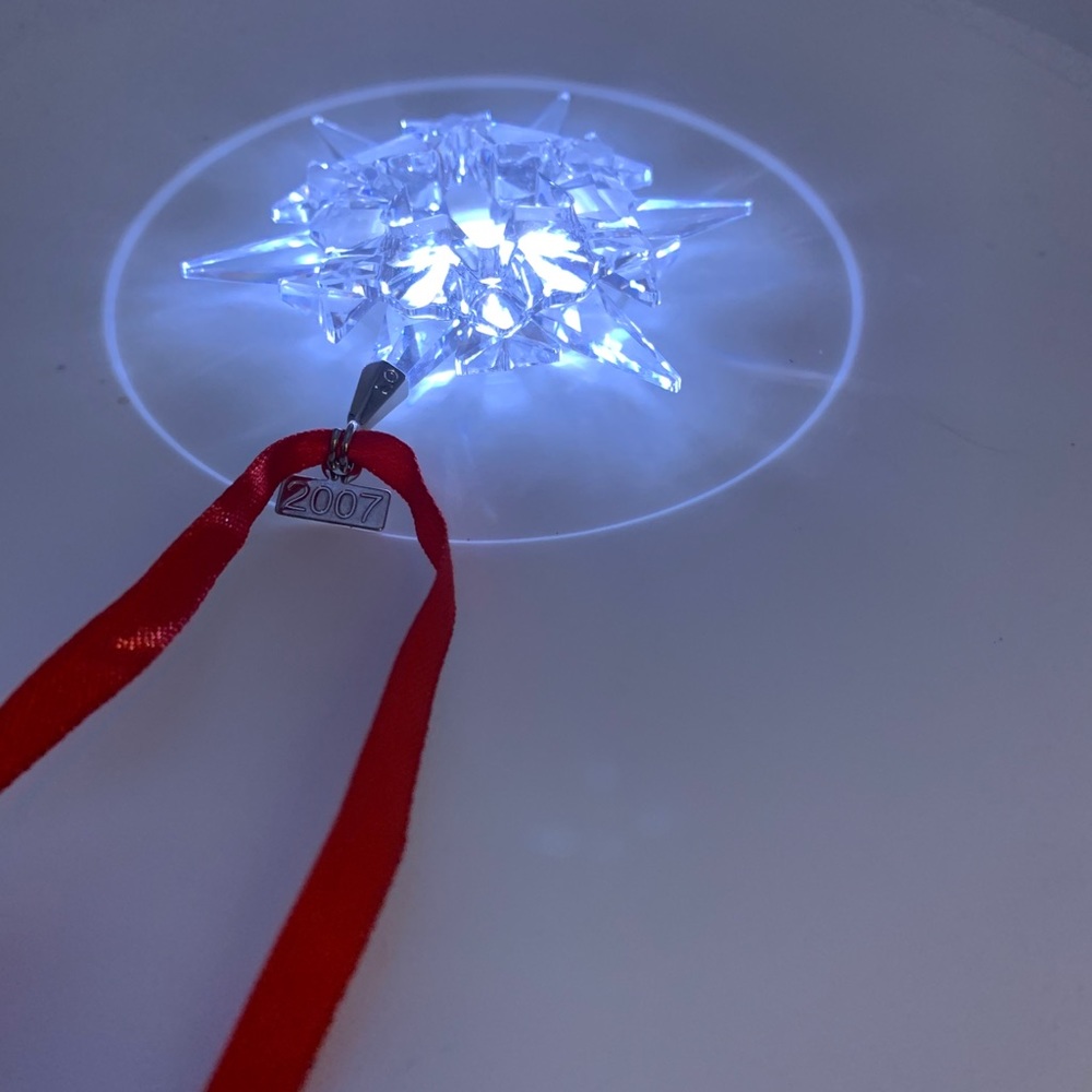 Swarovski crystal 2007 annual snowflake ornament